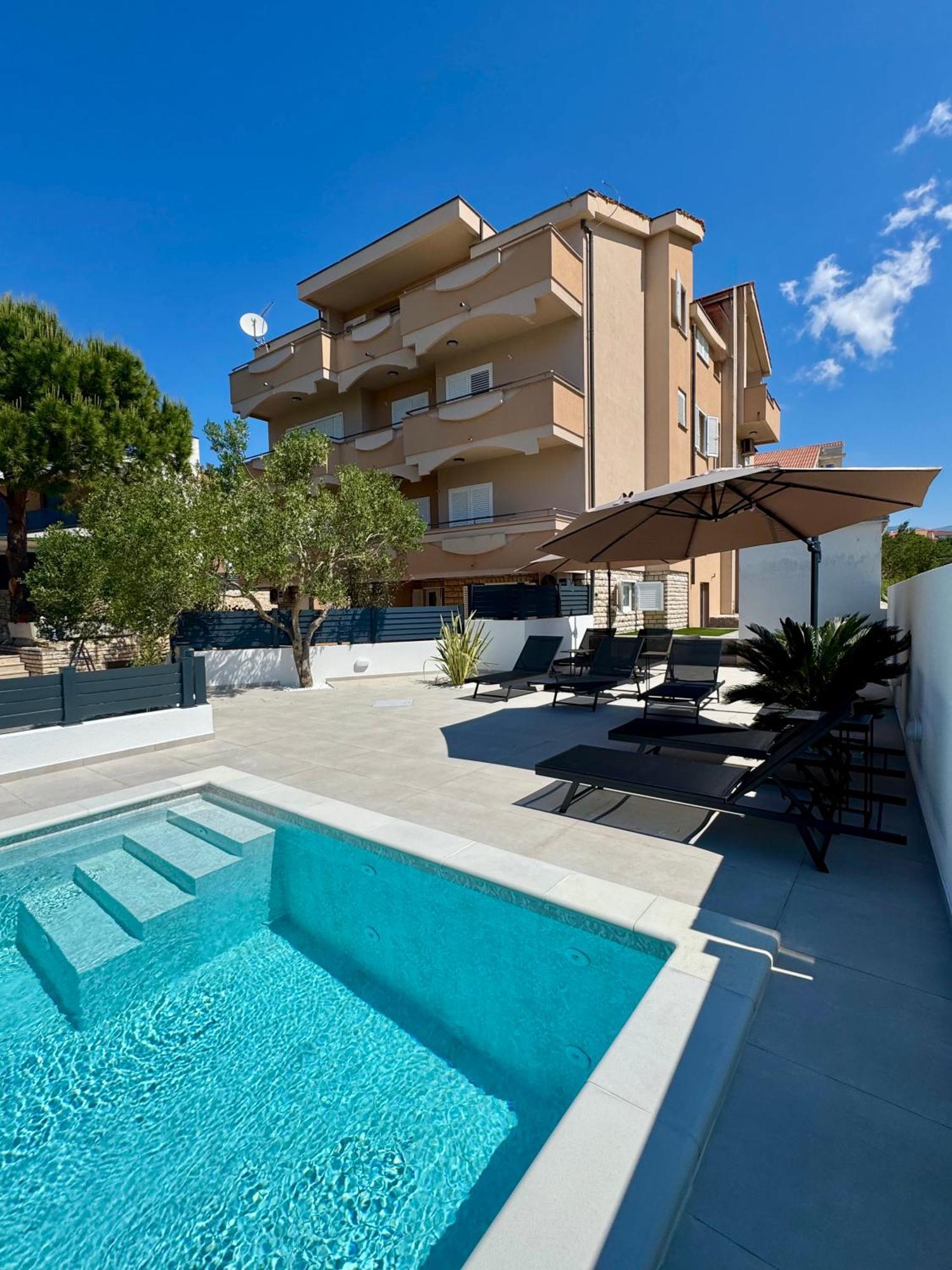 Apartments Toma Novalja Exterior foto